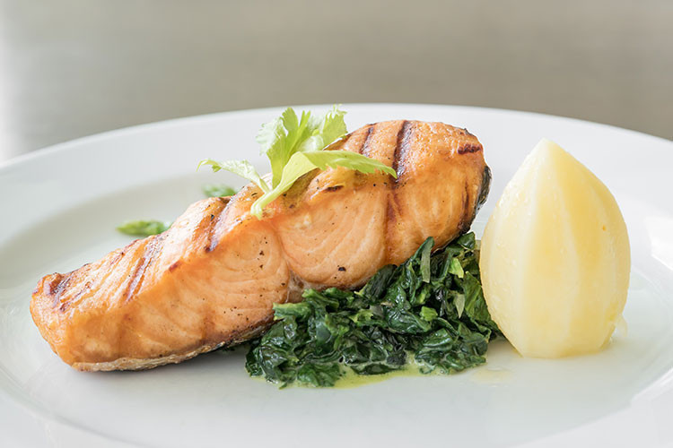 Ispanak yatağında somon tarifi