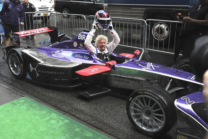 Okuldan atıldı, 16 yaşında iş dünyasına adım attı Şimdi onu tanımayan yok