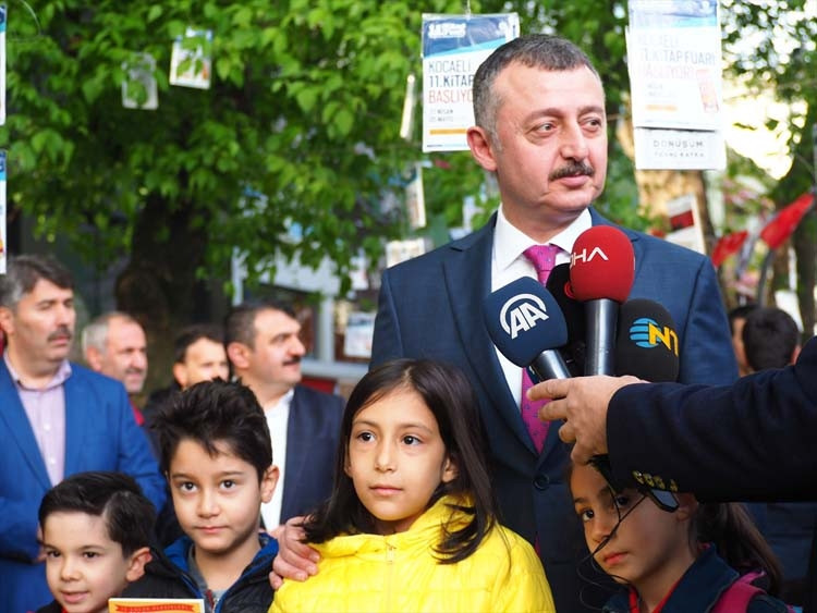 Kocaelide ağaçlar kitap açtı