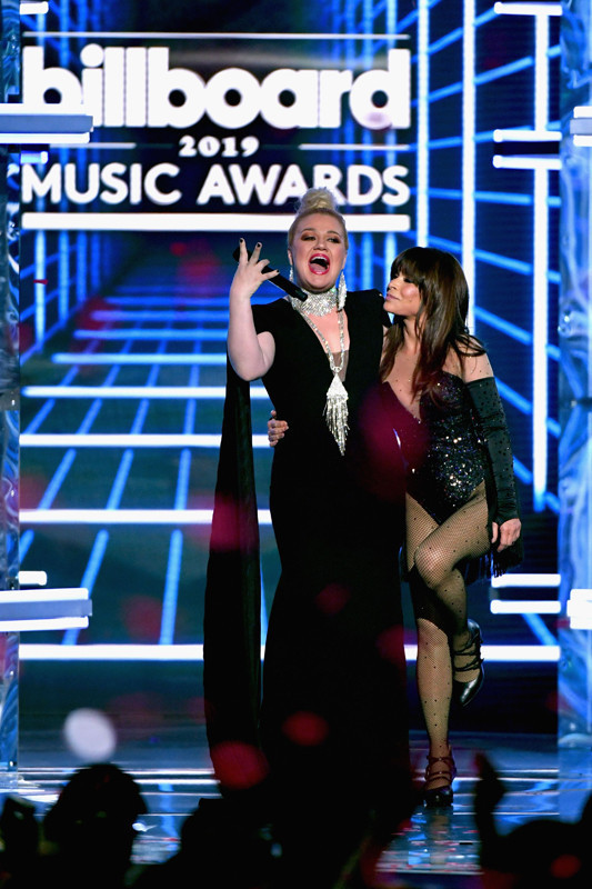 Sahnede nefes kesen anlar: Birden atladı, böyle tuttular