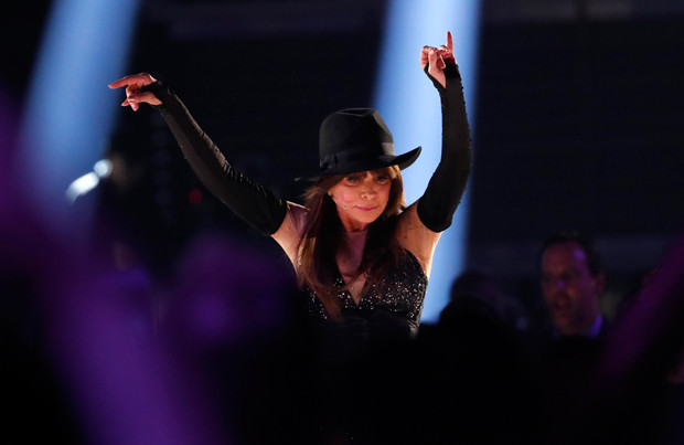 Sahnede nefes kesen anlar: Birden atladı, böyle tuttular