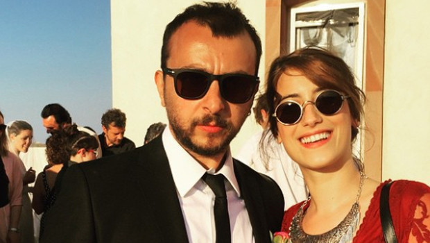 Demet Akalını çıldırtan yorum Bebeğinden utanmadığın belli Demet Akalını çıldırtan yorum Bebeğinden utanmadığın belli