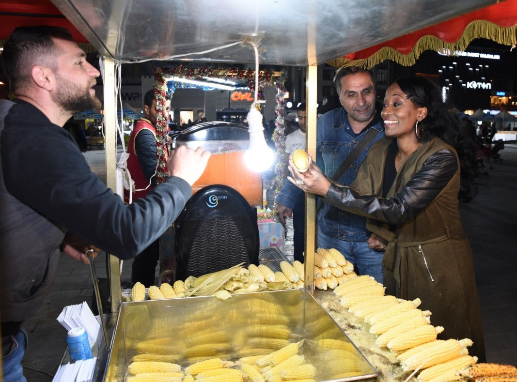 Dünyaca ünlü Amerikalı sanatçı Bağcılar’da iftar yaptı