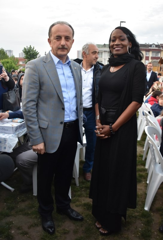 Dünyaca ünlü Amerikalı sanatçı Bağcılar’da iftar yaptı