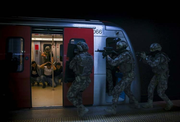 Ankara metrosunda nefes kesen anlar…