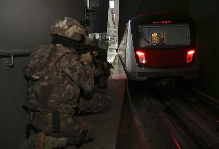 Ankara metrosunda nefes kesen anlar…