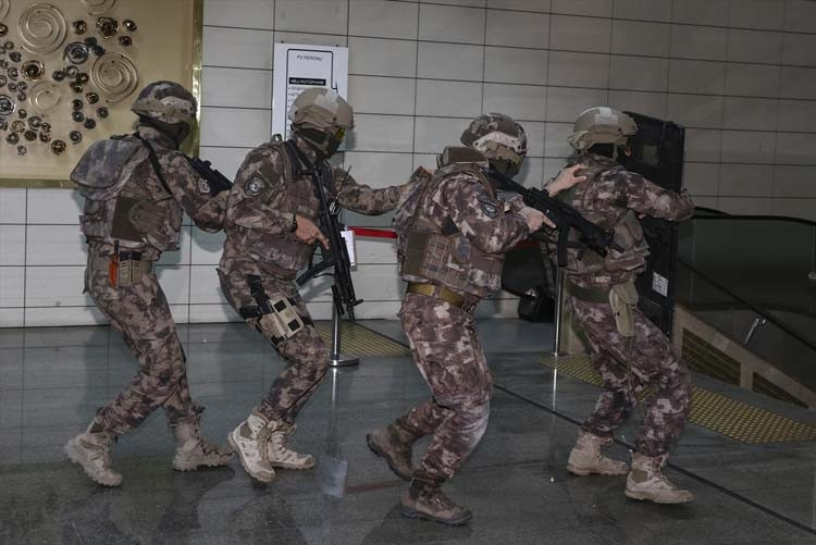 Ankara metrosunda nefes kesen anlar…