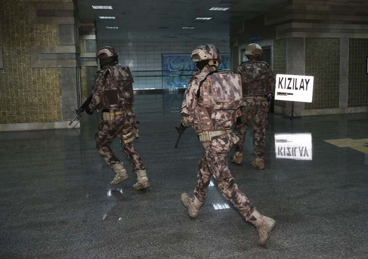 Ankara metrosunda nefes kesen anlar…