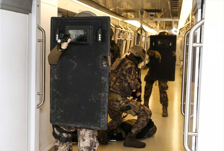 Ankara metrosunda nefes kesen anlar…