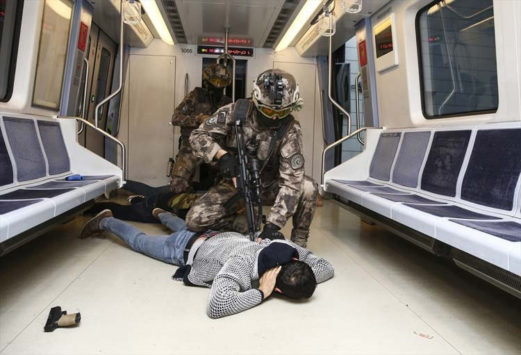 Ankara metrosunda nefes kesen anlar…