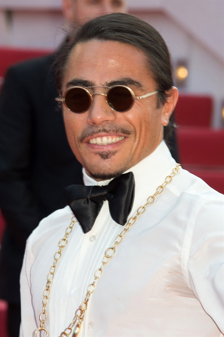 Kırmızı halıyı tuzladı