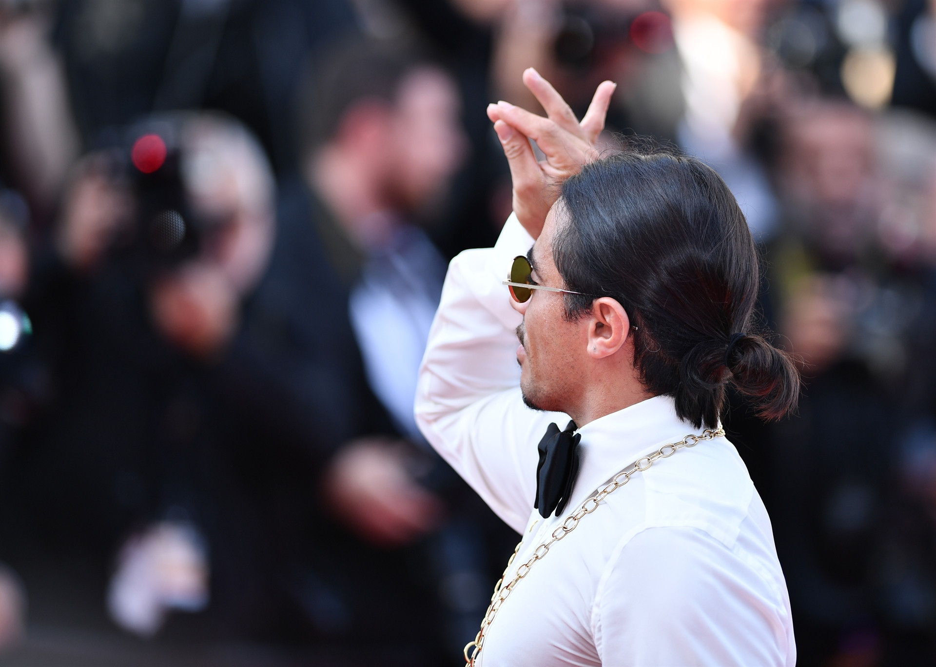 Kırmızı halıyı tuzladı