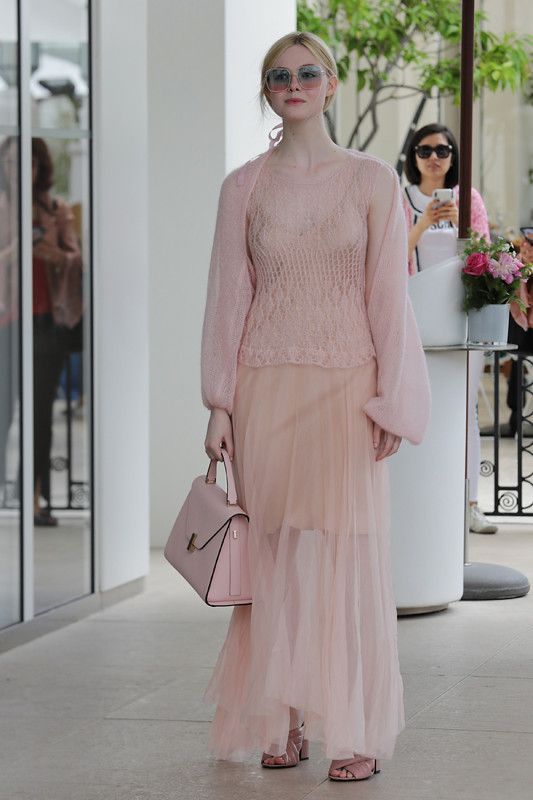 Buraya gelen herkes bir gün bu kapıdan geçecek