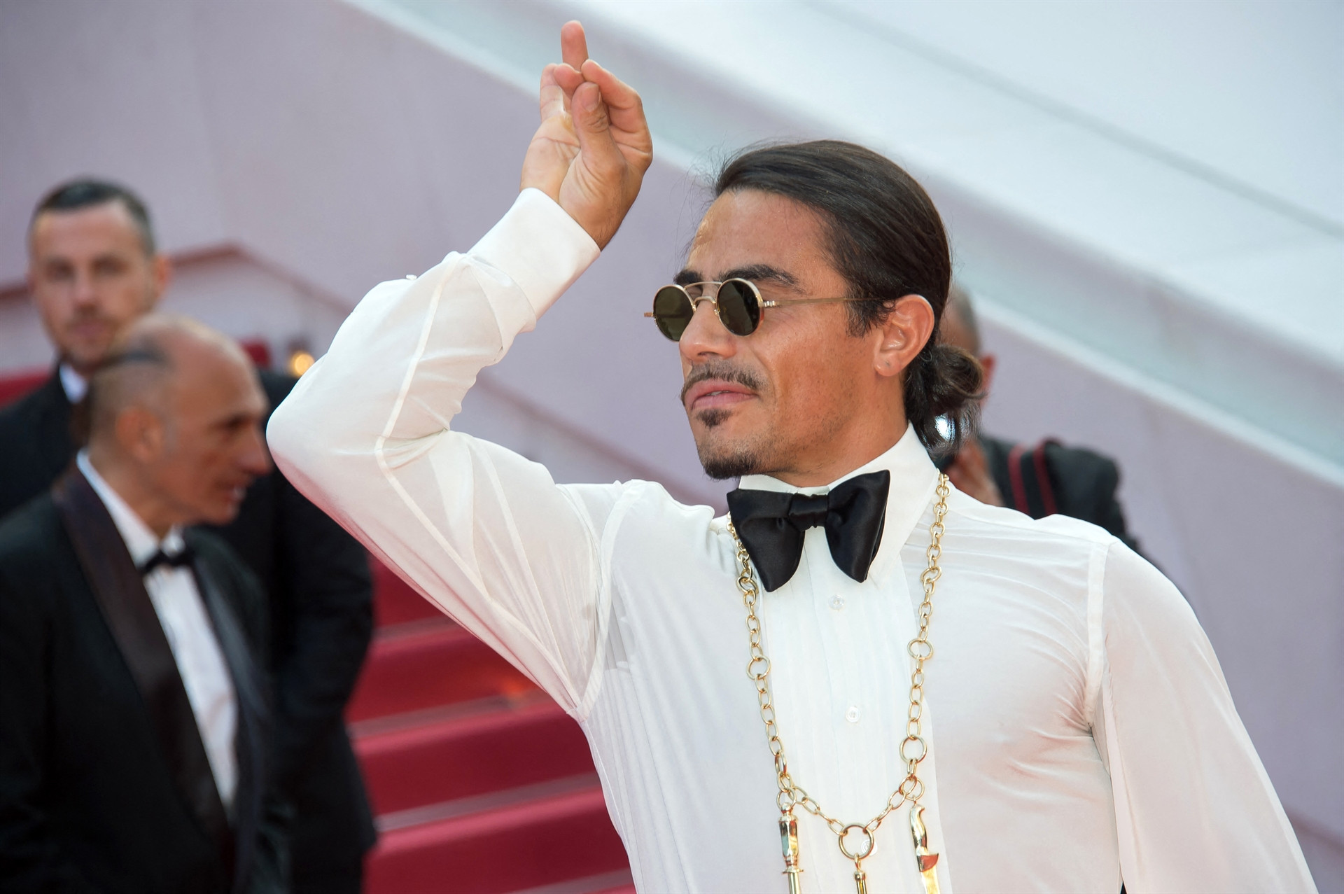 Önce kırmızı halıyı tuzladı  sonra ödül aldı