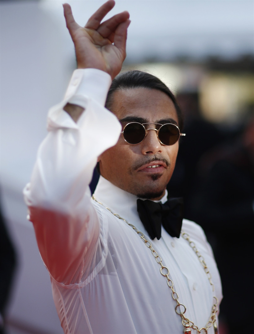 Önce kırmızı halıyı tuzladı  sonra ödül aldı