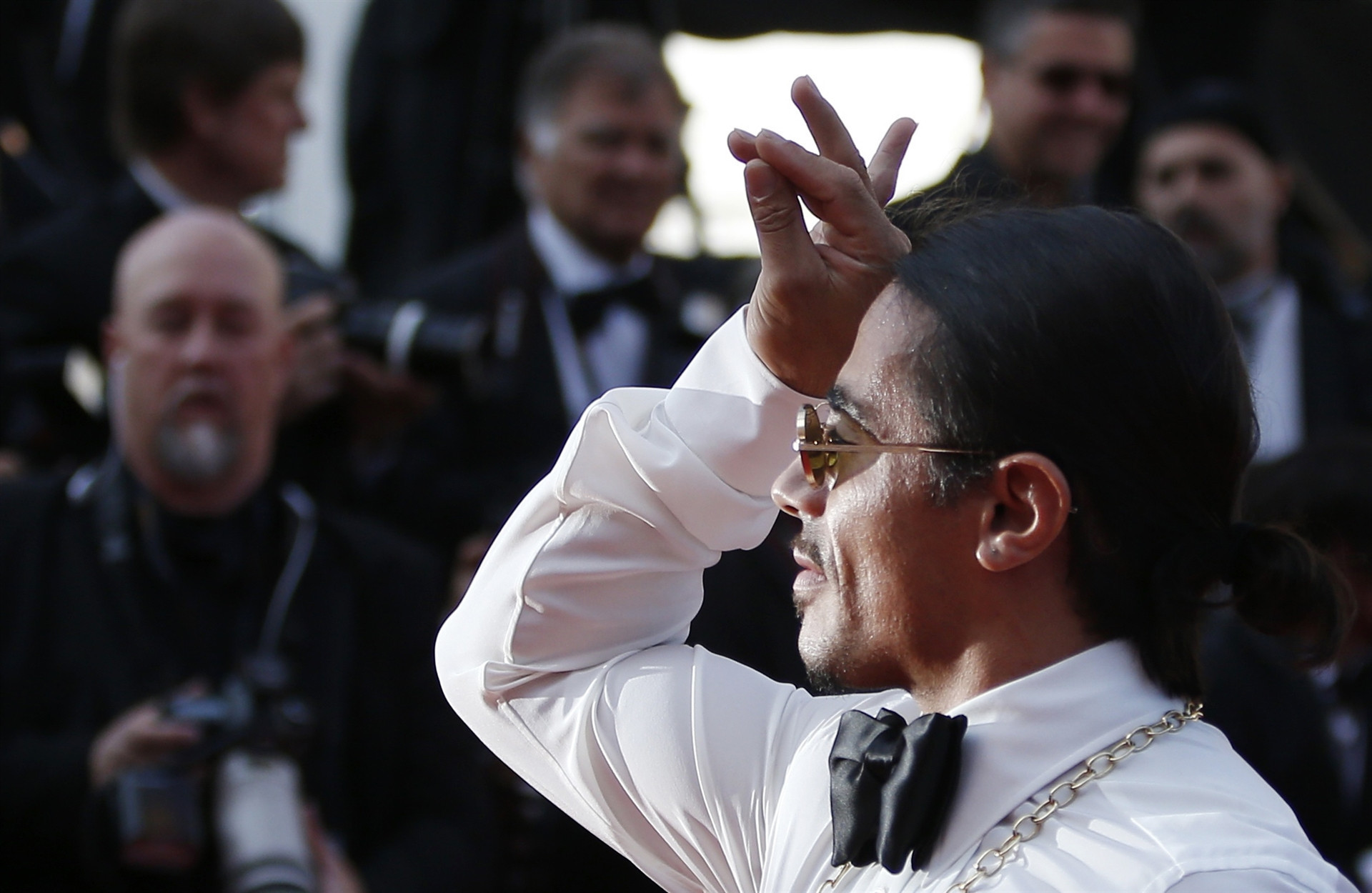 Önce kırmızı halıyı tuzladı  sonra ödül aldı