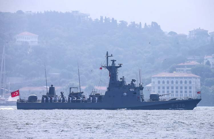 İstanbul Boğazı’ndan böyle geçtiler