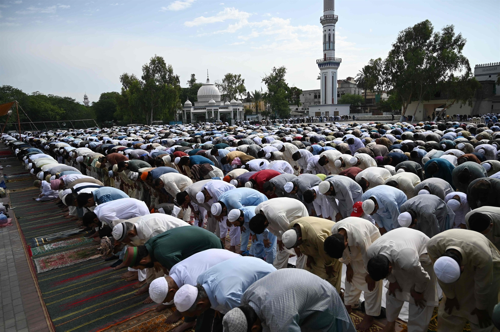 Bazı ülkeler Ramazan Bayramına bugün başladı