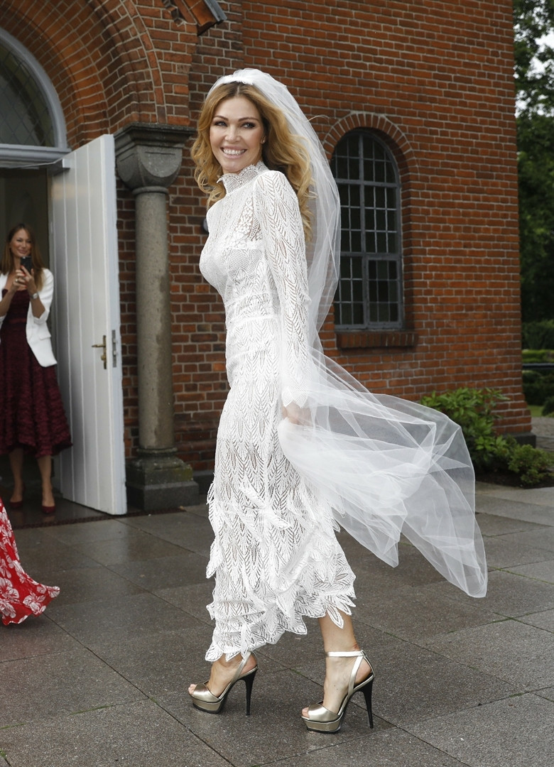 Peter Schmeichel, eski Playboy güzeli ile evlendi