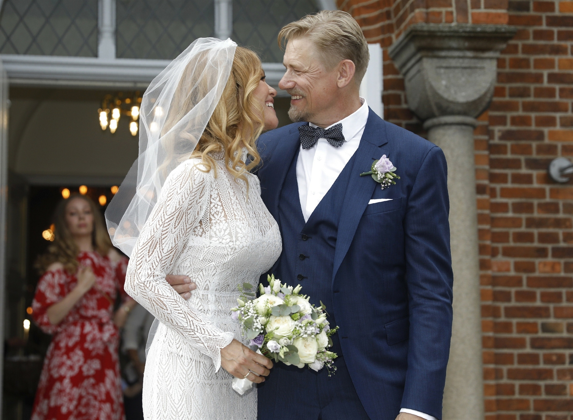 Peter Schmeichel, eski Playboy güzeli ile evlendi