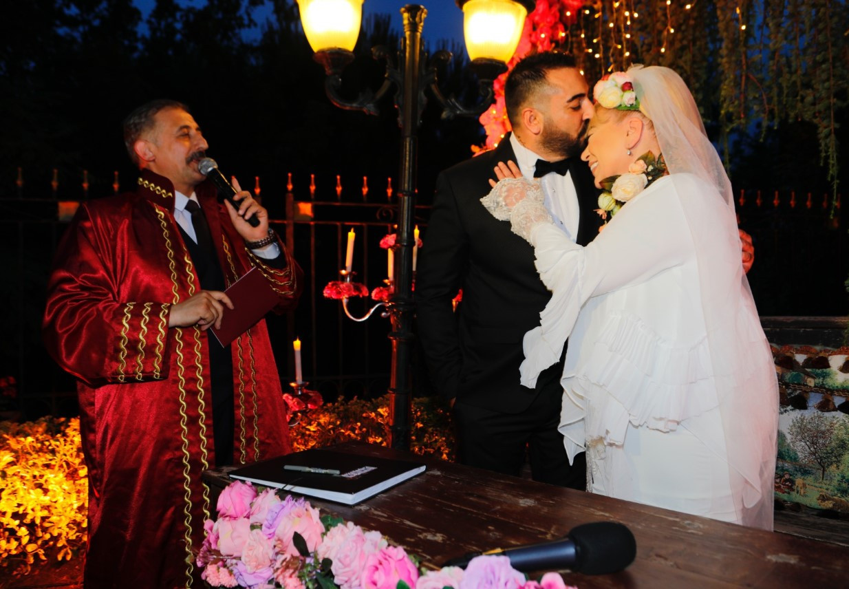 Zerrin Özer hastanelik oldu Kendime inanamıyorum Zerrin Özer hastanelik oldu Kendime inanamıyorum