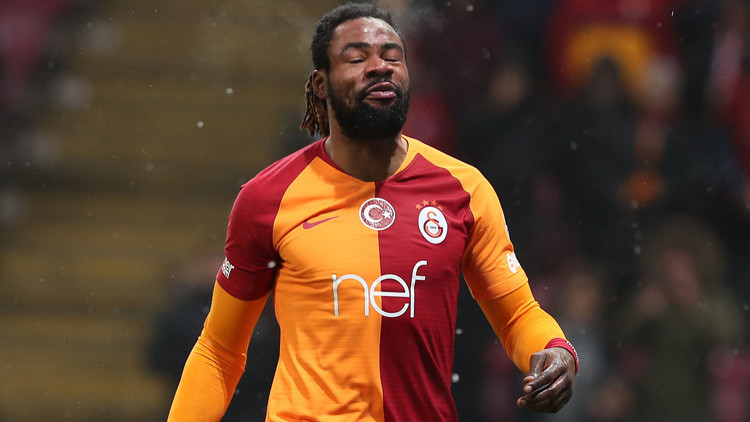 Terimsiz Galatasaray sahaya iniyor Radamel Falcao...