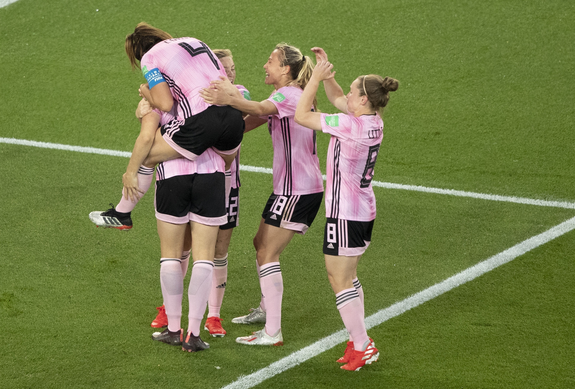 VAR bu sefer kadınları yaktı Büyük üzüntü...