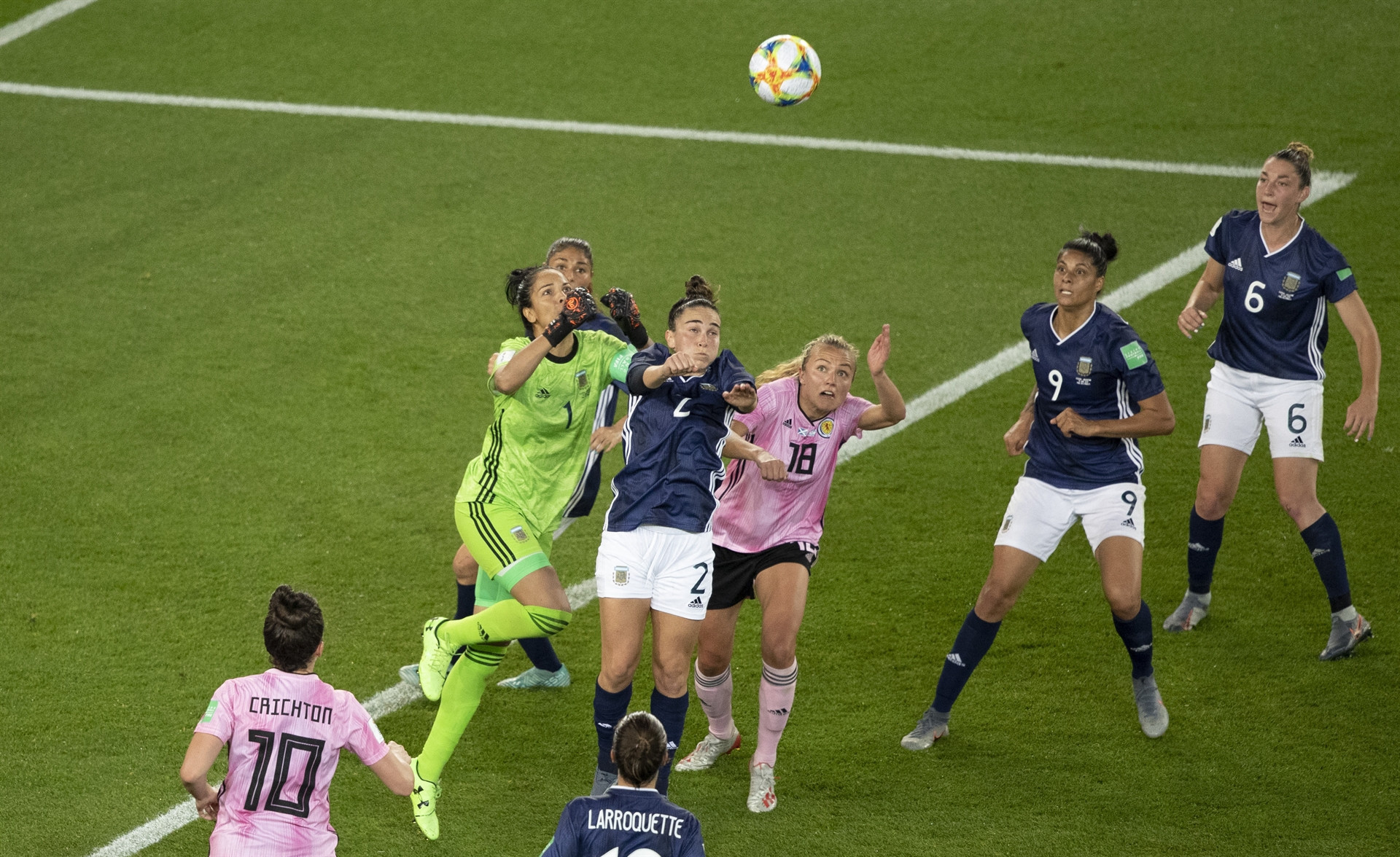 VAR bu sefer kadınları yaktı Büyük üzüntü...