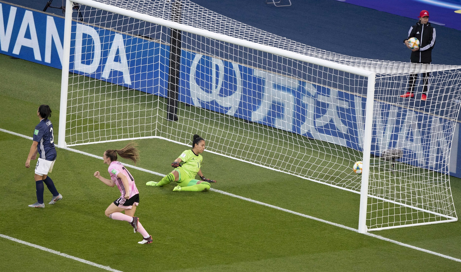 VAR bu sefer kadınları yaktı Büyük üzüntü...