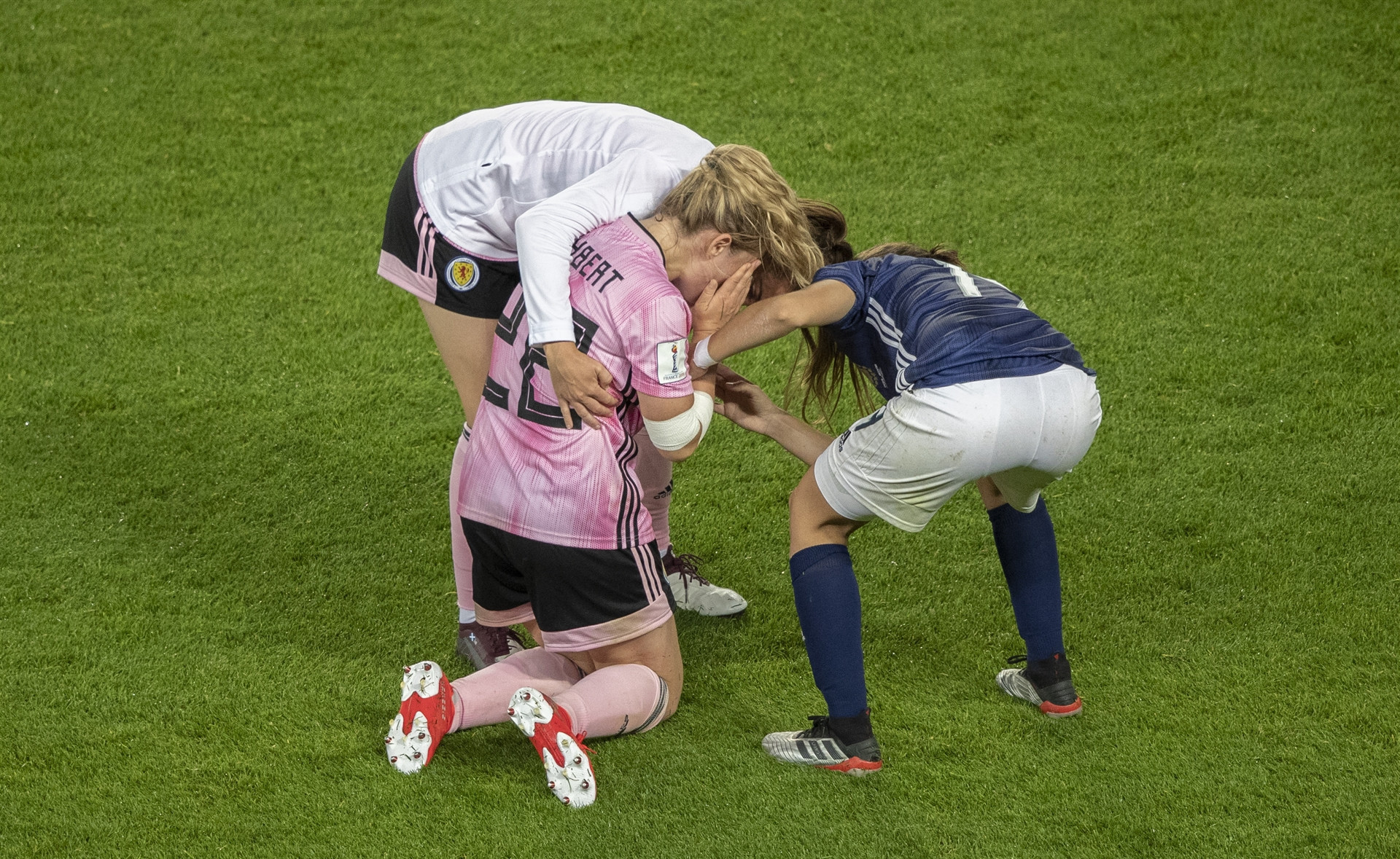 VAR bu sefer kadınları yaktı Büyük üzüntü...