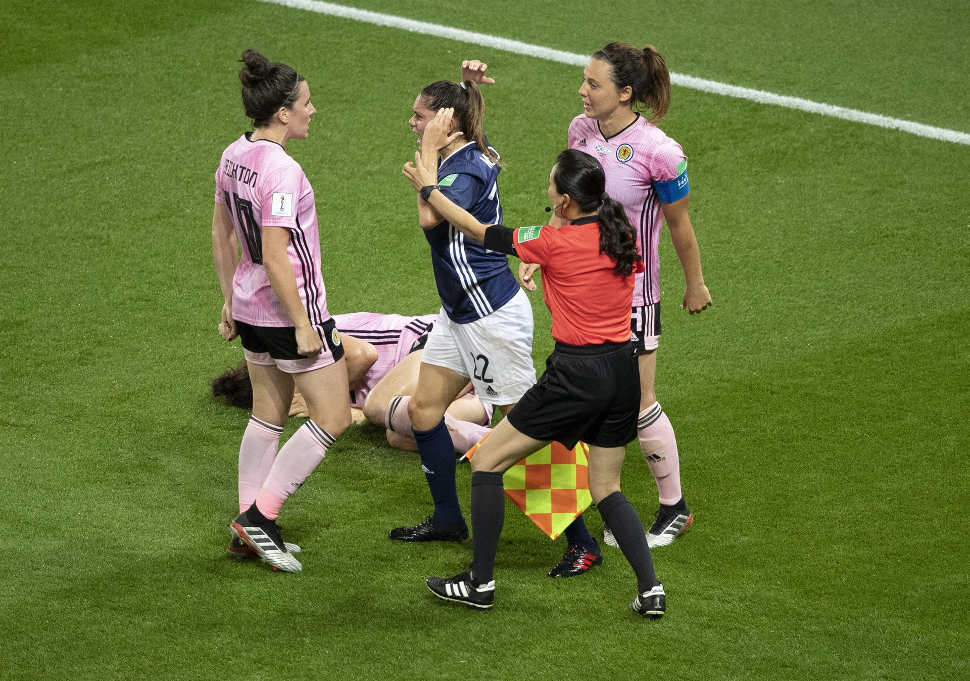 VAR bu sefer kadınları yaktı Büyük üzüntü...