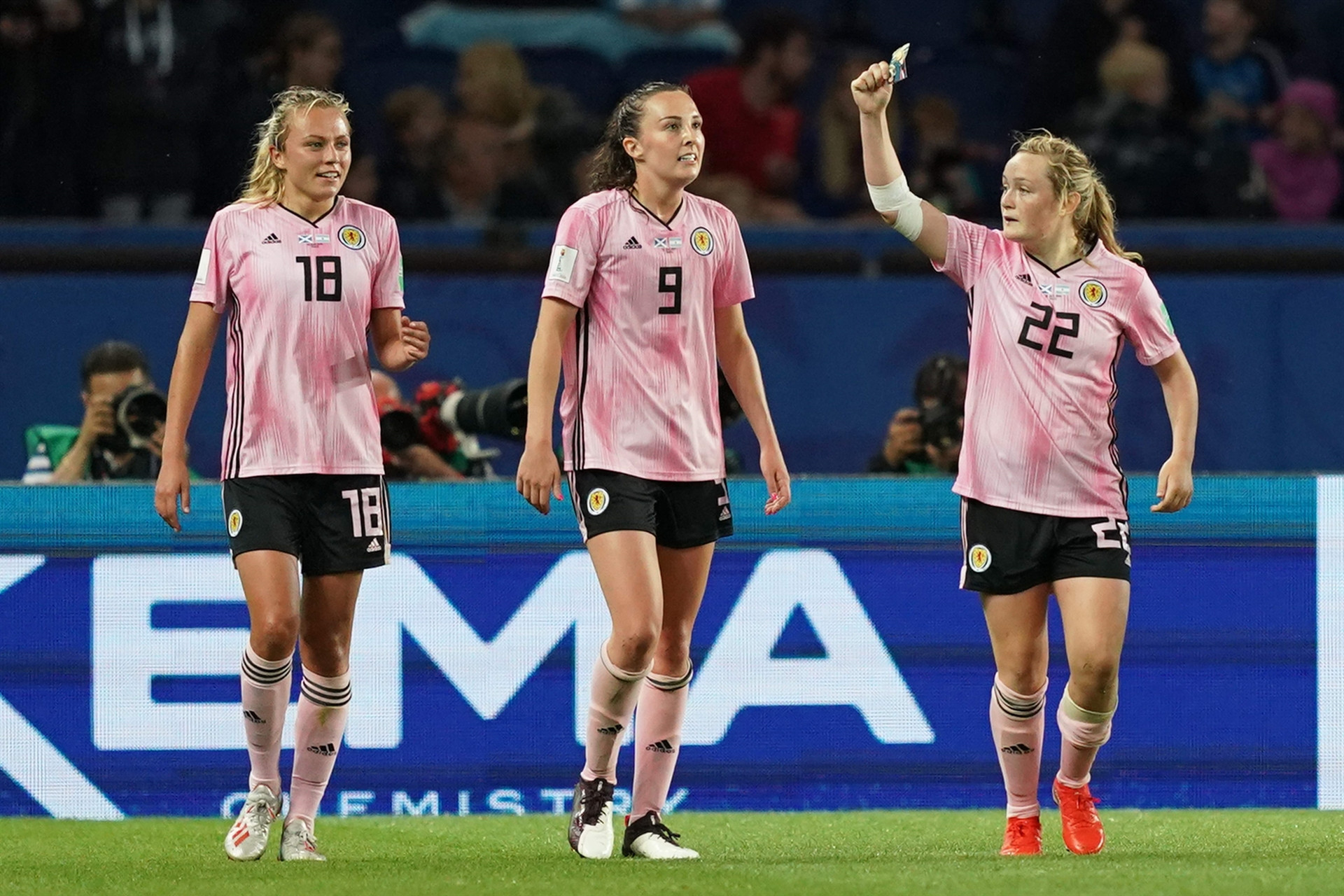 VAR bu sefer kadınları yaktı Büyük üzüntü...