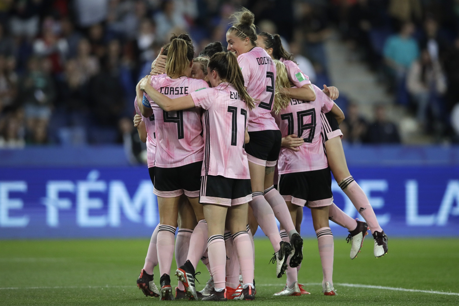 VAR bu sefer kadınları yaktı Büyük üzüntü...