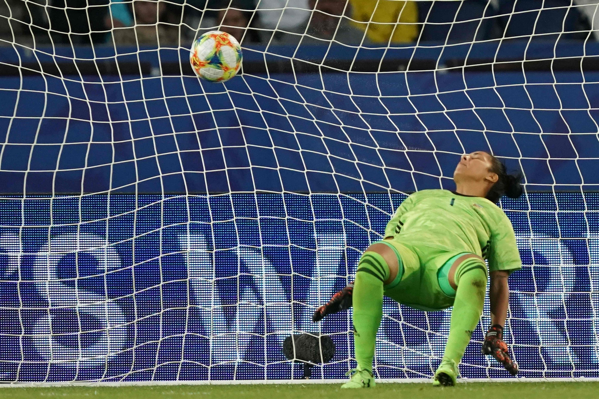 VAR bu sefer kadınları yaktı Büyük üzüntü...