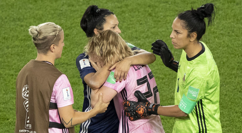 VAR bu sefer kadınları yaktı Büyük üzüntü...