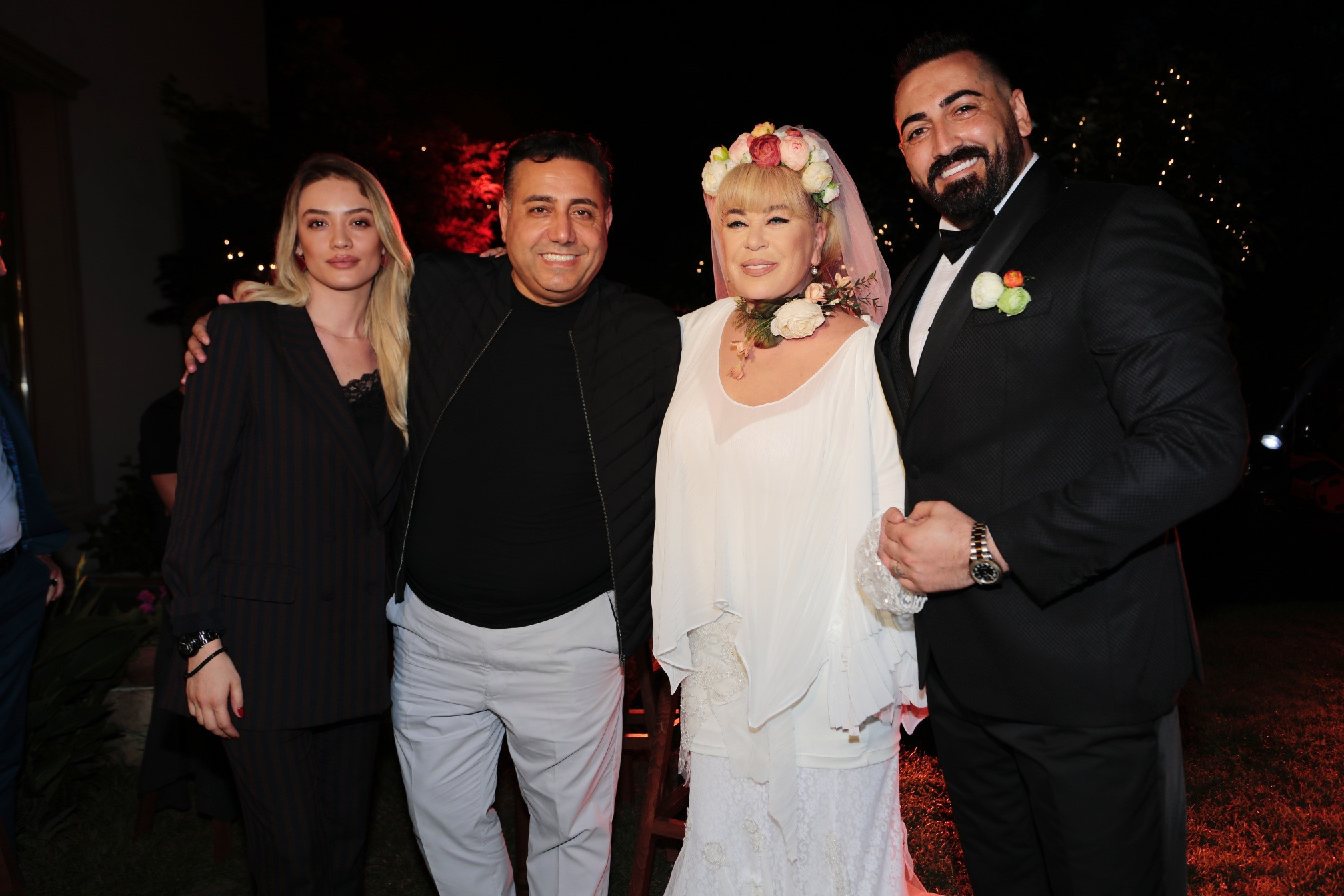 Zerrin Özerin bir tane dostu yok mu Zerrin Özerin bir tane dostu yok mu