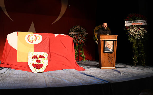 Babasına böyle veda etti