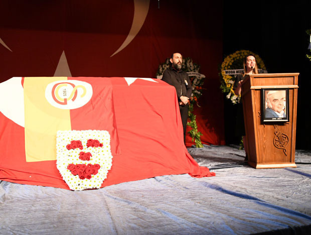 Babasına böyle veda etti