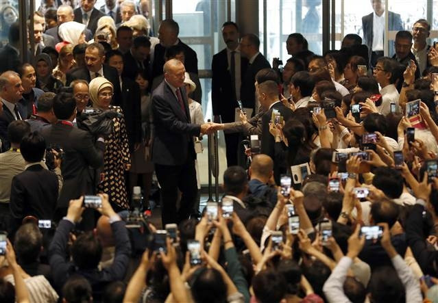 Cumhurbaşkanı Erdoğandan sergi ziyareti