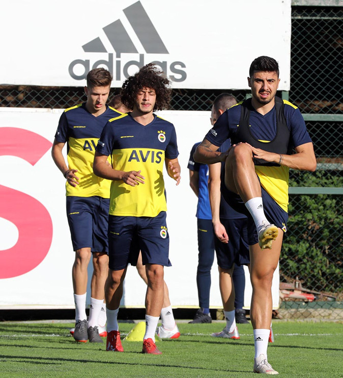 Fenerbahçenin yeni transferleri idmana çıktı