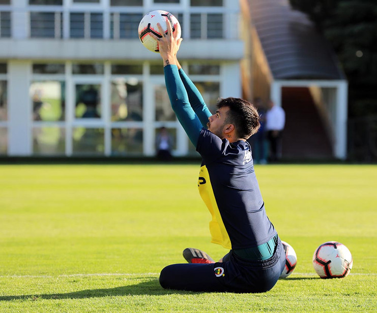 Fenerbahçenin yeni transferleri idmana çıktı