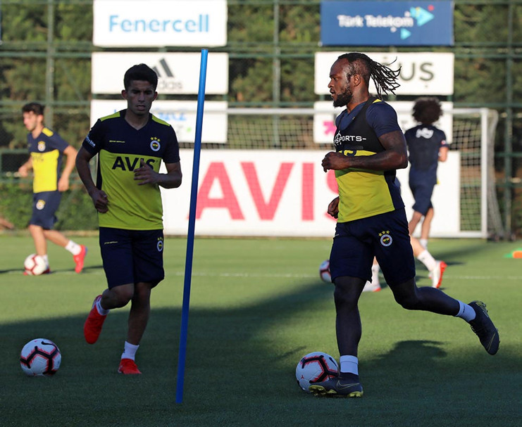 Fenerbahçenin yeni transferleri idmana çıktı