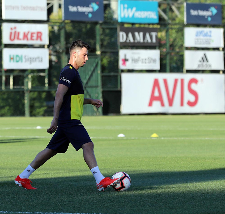 Fenerbahçenin yeni transferleri idmana çıktı