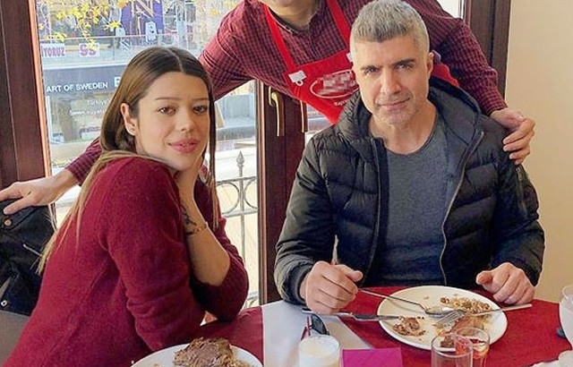 Eski eşiyle aynı evde