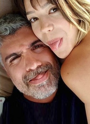 Eski eşiyle aynı evde