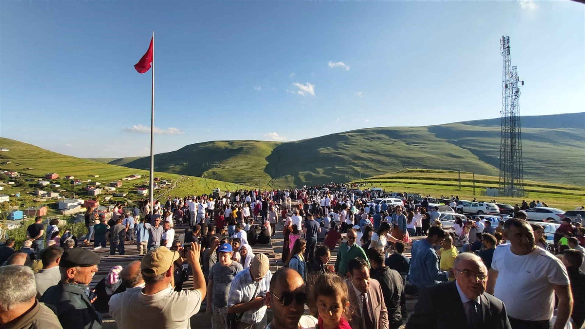 Saat 18.00de böyle görüntülendi Rekor katılım...