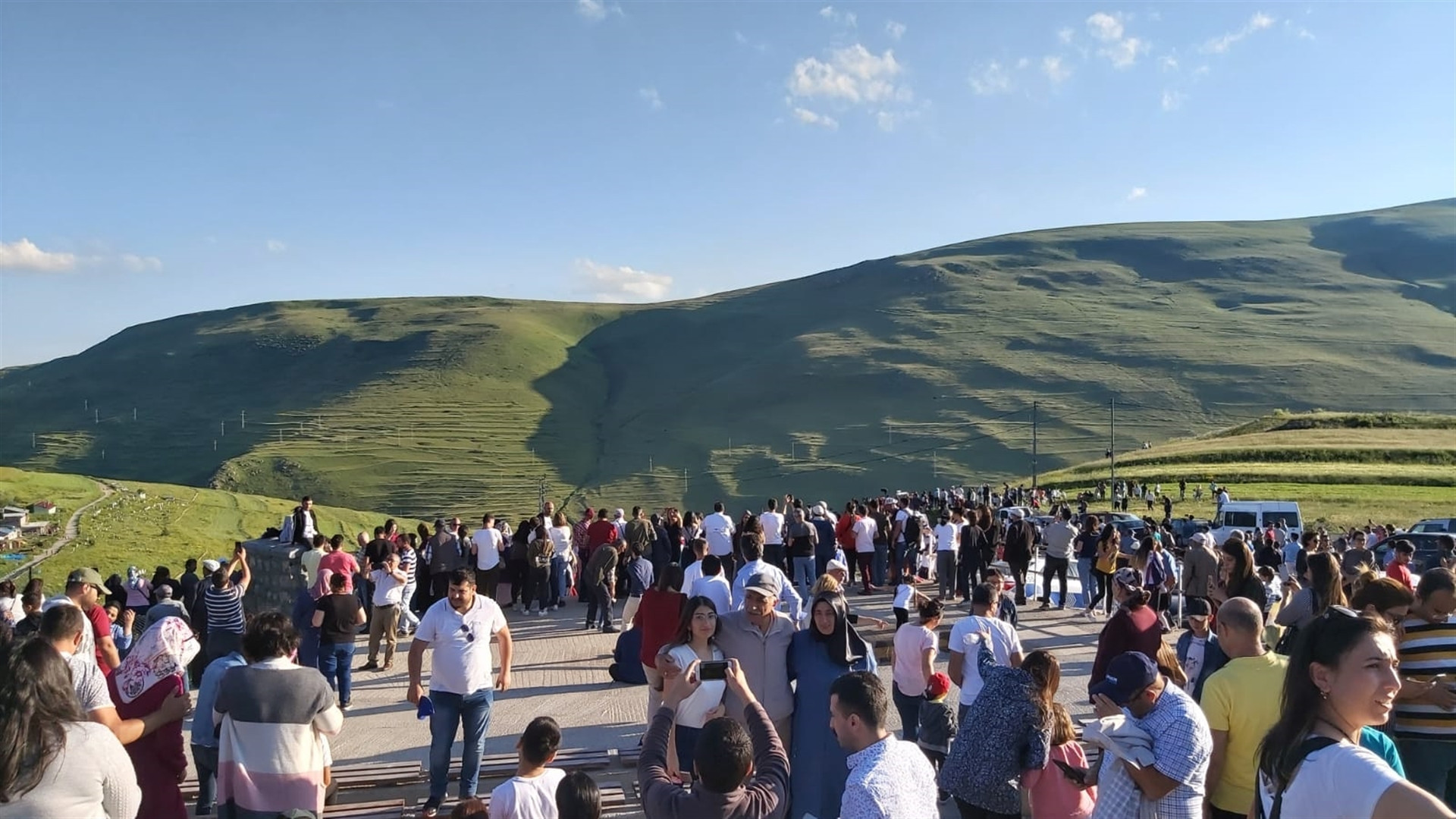 Saat 18.00de böyle görüntülendi Rekor katılım...