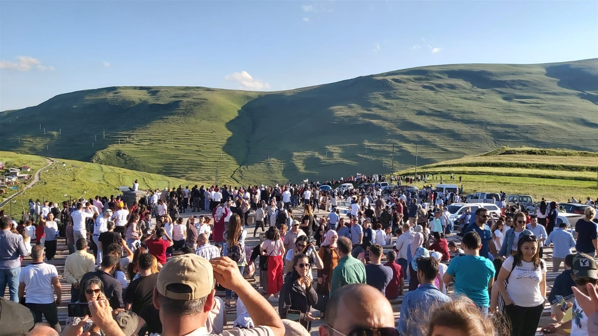 Saat 18.00de böyle görüntülendi Rekor katılım...