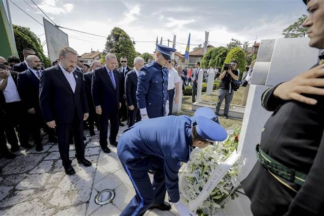 Cumhurbaşkanı Erdoğan, Aliya İzzetbegoviç’in kabrini ziyaret etti