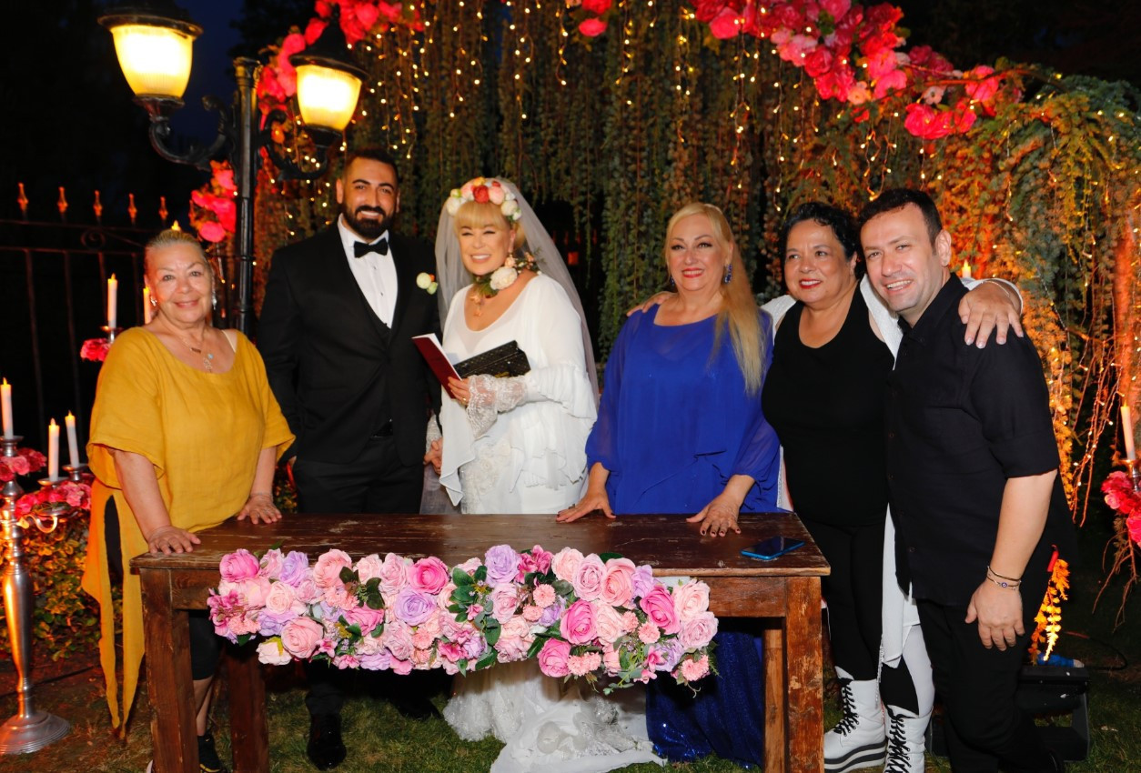 Zerrin Özer harekete geçti Çekişmeli olacak Zerrin Özer harekete geçti Çekişmeli olacak